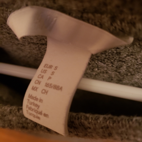 💋H&M Angel Wing Gray Causal Sweater - Picture 3 of 7